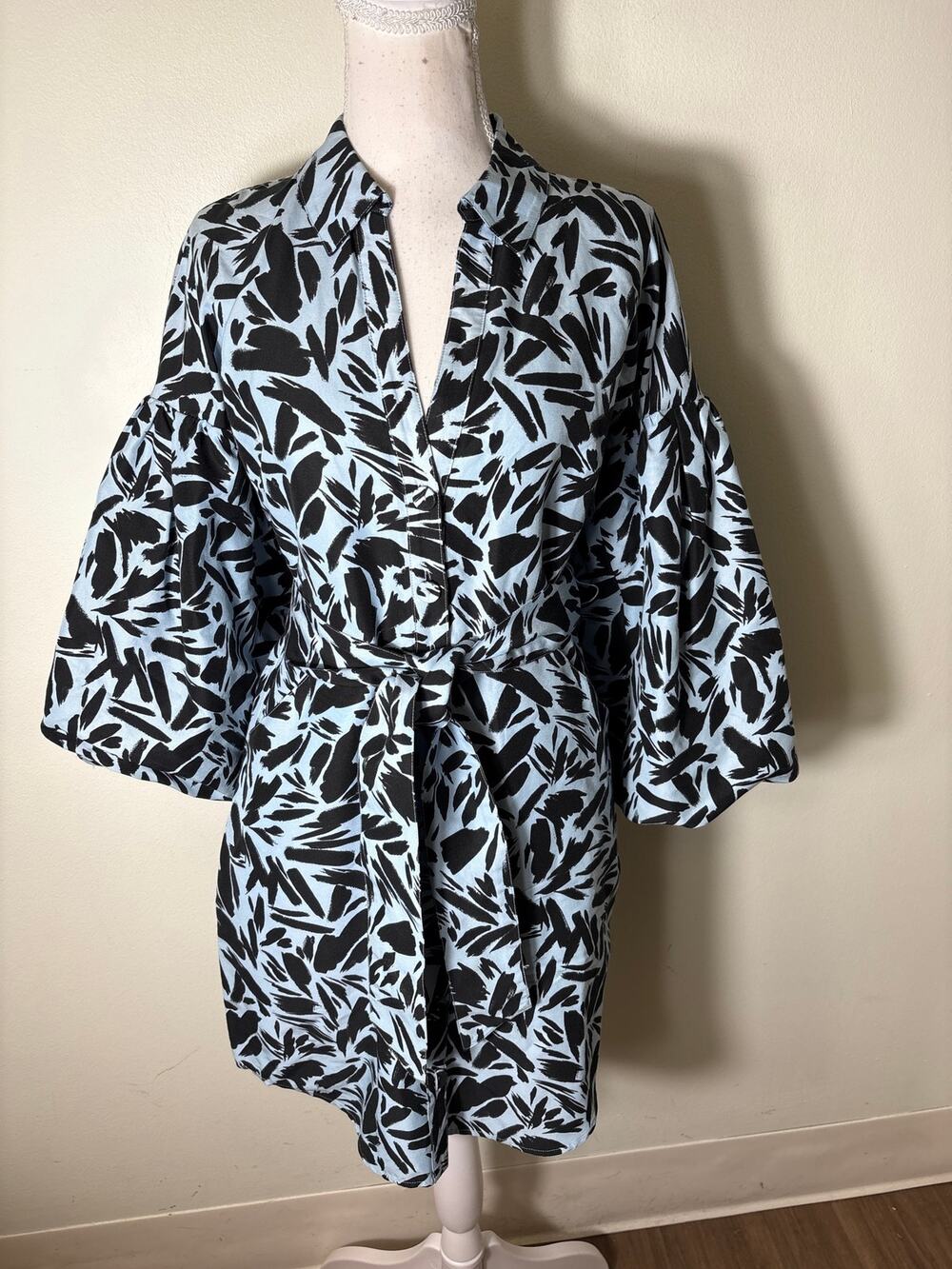 Veronica Beard Light Blue Black Long Bell Sleeve Button Dress Sz 4